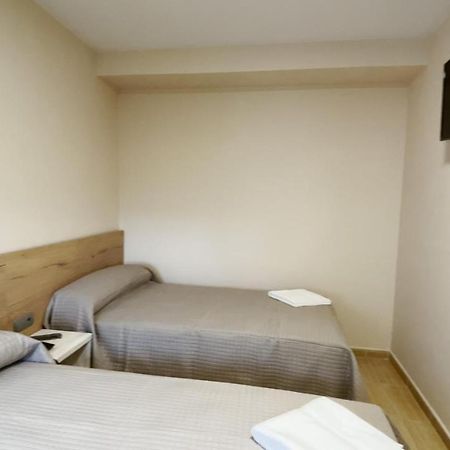 Hostal Restaurante Cuatro Caminos Cubillos del Sil Zewnętrze zdjęcie