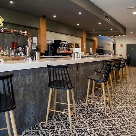 Hostal Restaurante Cuatro Caminos Cubillos del Sil Zewnętrze zdjęcie