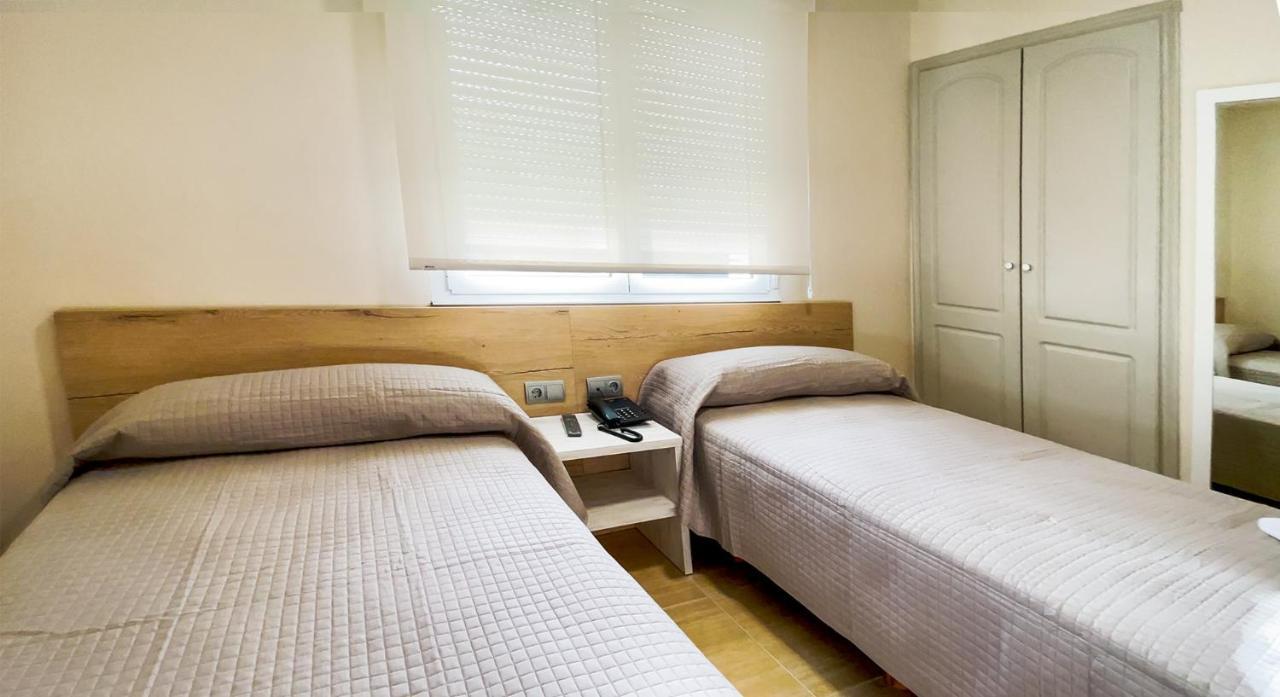 Hostal Restaurante Cuatro Caminos Cubillos del Sil Zewnętrze zdjęcie