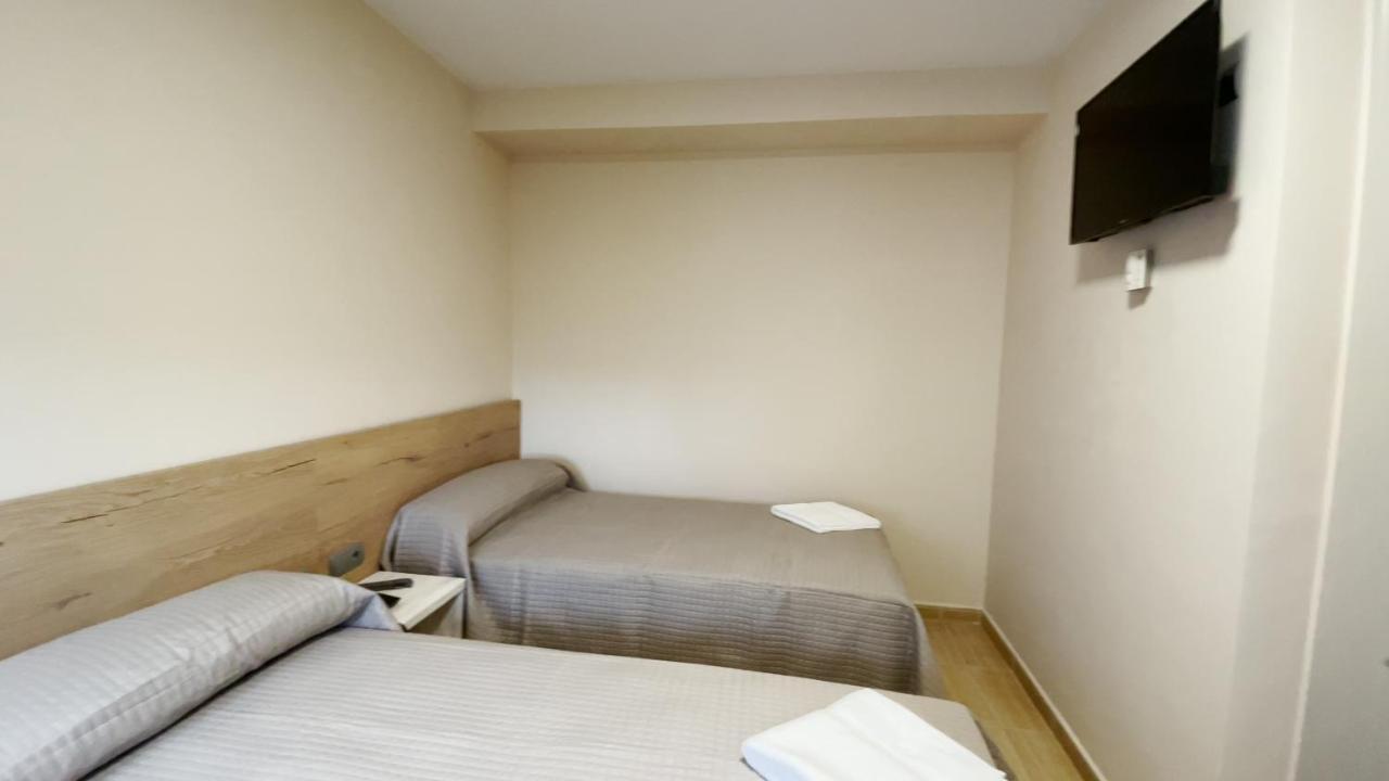 Hostal Restaurante Cuatro Caminos Cubillos del Sil Zewnętrze zdjęcie