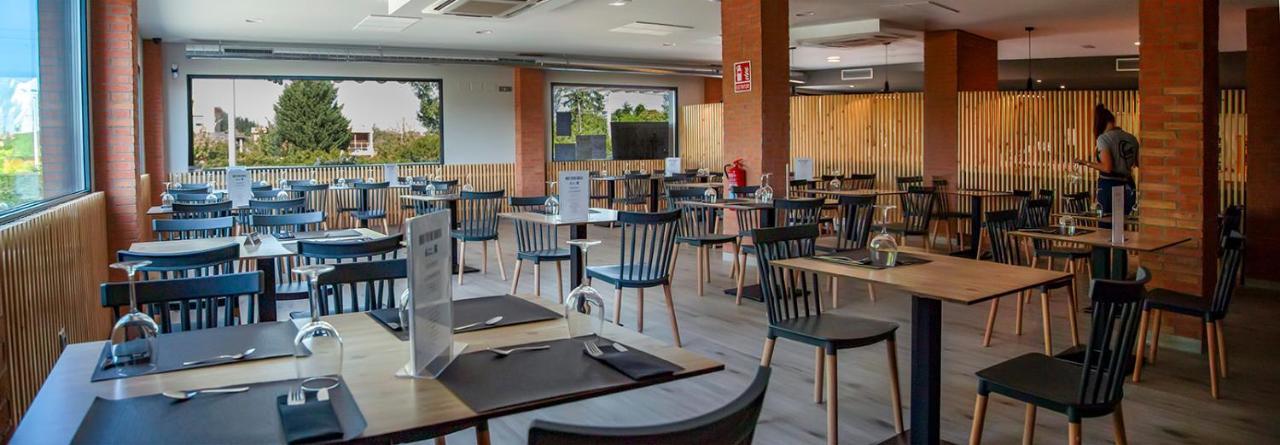 Hostal Restaurante Cuatro Caminos Cubillos del Sil Zewnętrze zdjęcie