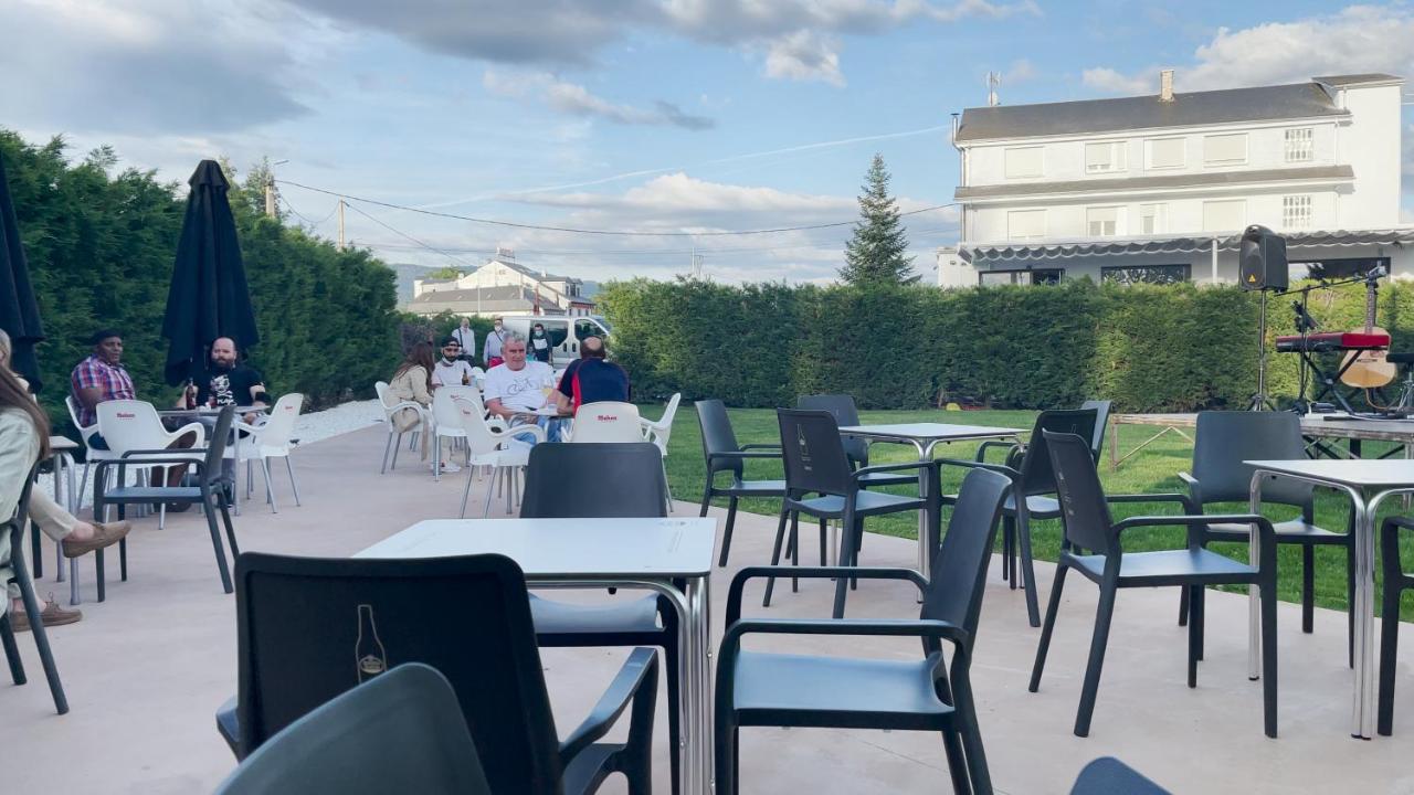 Hostal Restaurante Cuatro Caminos Cubillos del Sil Zewnętrze zdjęcie