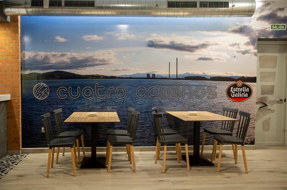 Hostal Restaurante Cuatro Caminos Cubillos del Sil Zewnętrze zdjęcie
