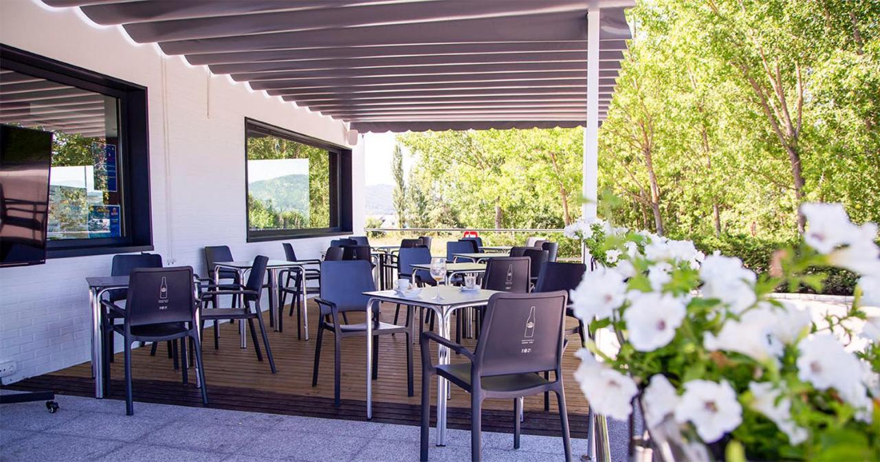 Hostal Restaurante Cuatro Caminos Cubillos del Sil Zewnętrze zdjęcie